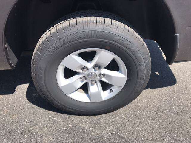 2015 RAM Ram Pickup 1500 4x4 SLT 4dr Crew Cab 5.5 ft. SB Pickup